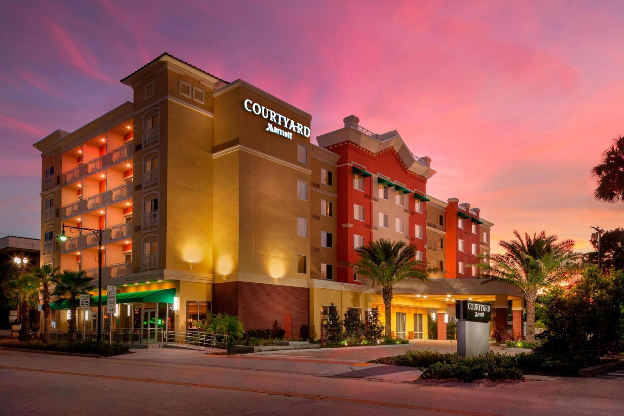 Courtyard By Marriott Deland Historic Downtown Hotel Exterior foto